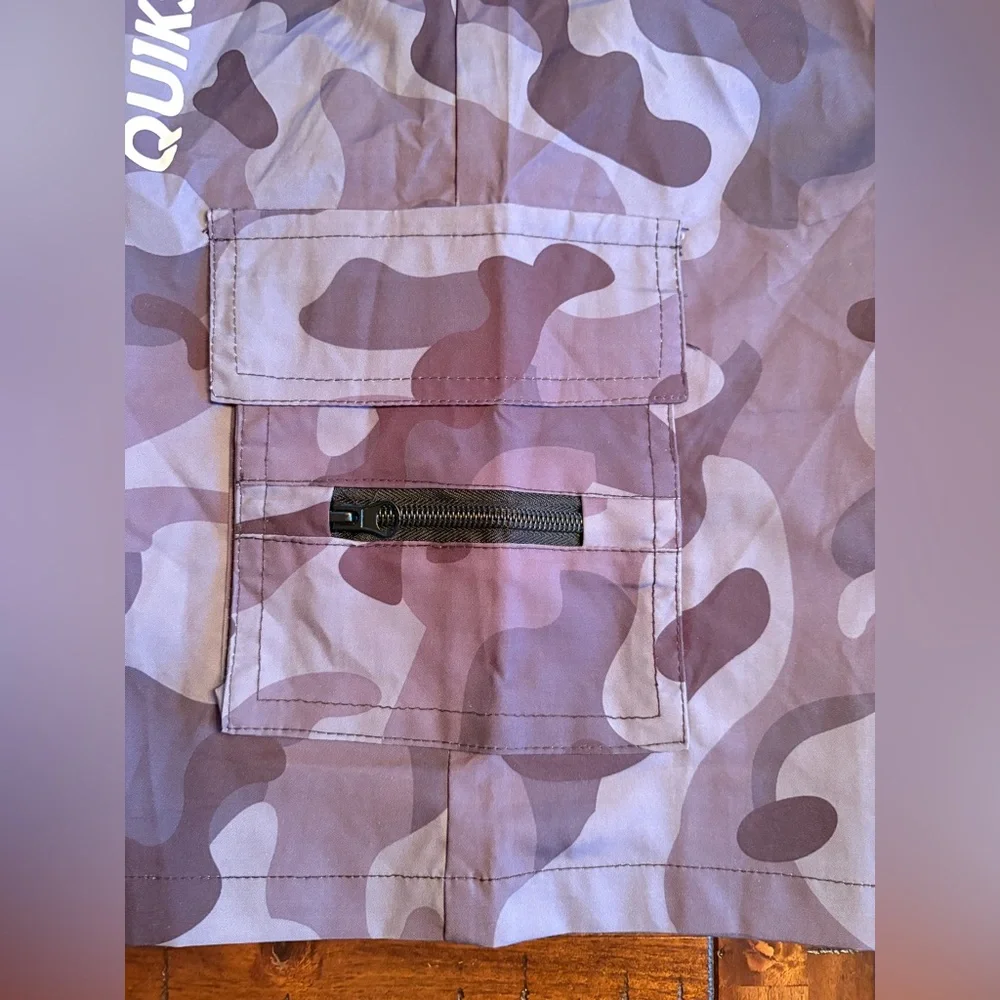 Quiksilver Men's Gray & Black Camo Cargo Shorts Medium
